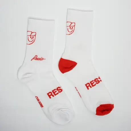 Calcetas marca Ressio color blanco con rojo